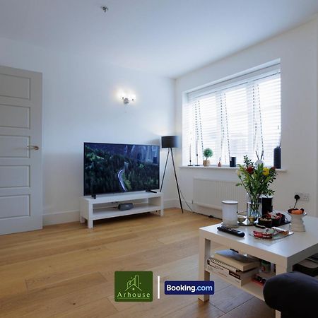 One Bedroom Apartment By Arhouse Apartments Short Lets & Serviced Accommodation Kingston With Free Wifi Kingston upon Thames  Esterno foto