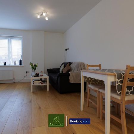 One Bedroom Apartment By Arhouse Apartments Short Lets & Serviced Accommodation Kingston With Free Wifi Kingston upon Thames  Esterno foto