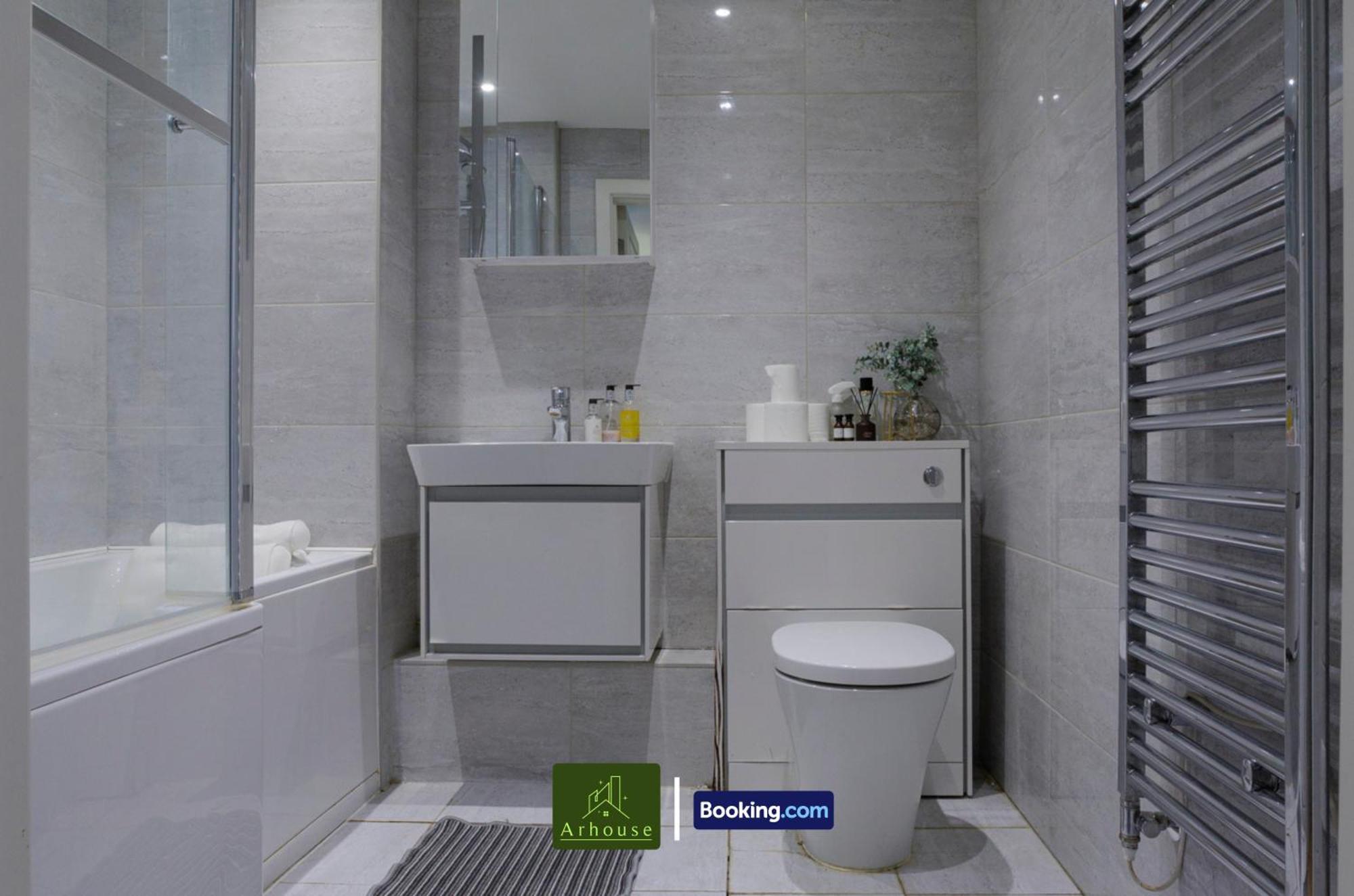 One Bedroom Apartment By Arhouse Apartments Short Lets & Serviced Accommodation Kingston With Free Wifi Kingston upon Thames  Esterno foto