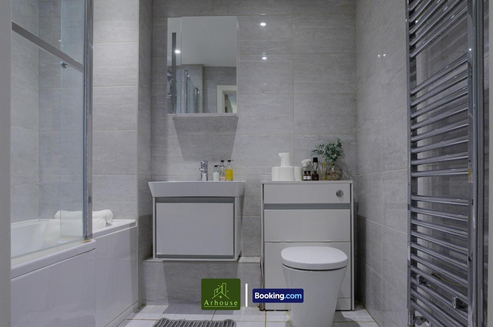 One Bedroom Apartment By Arhouse Apartments Short Lets & Serviced Accommodation Kingston With Free Wifi Kingston upon Thames  Esterno foto